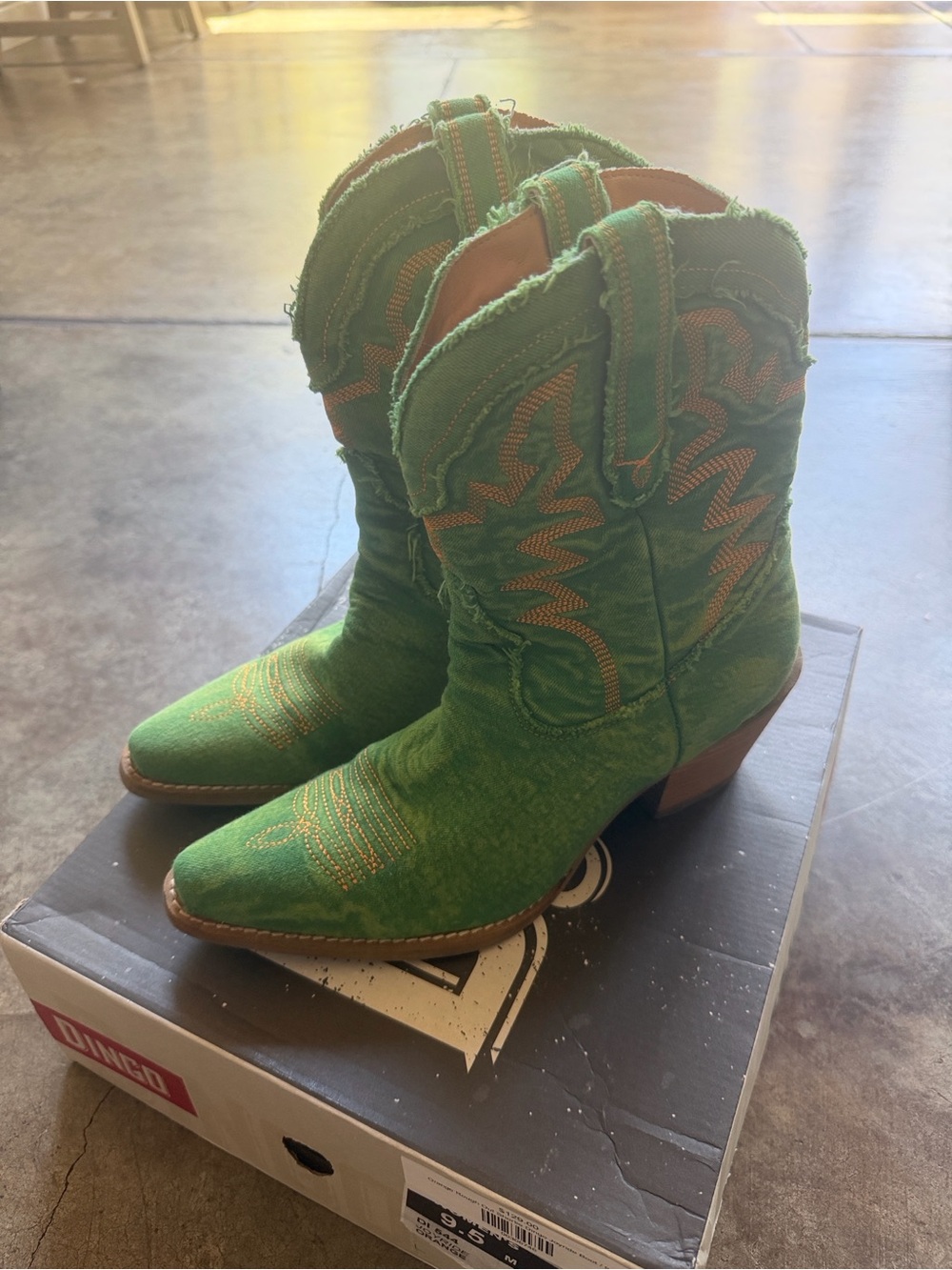 dingo Orange Joyride Shortie Boot Box Label